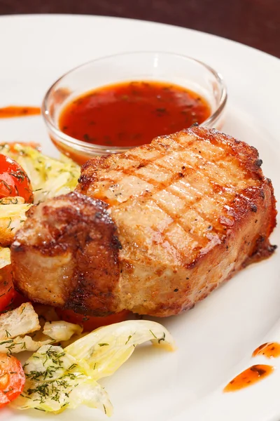 Steak with vegetables — Stock Photo, Image