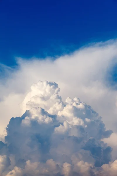 雲と青い空 — ストック写真