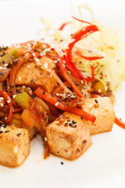 Stekt tofu med grönsaker — Stockfoto