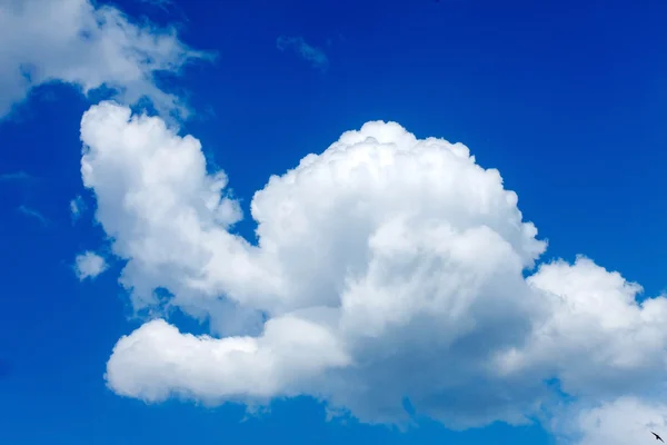 Blue sky with clouds — Stock Photo, Image