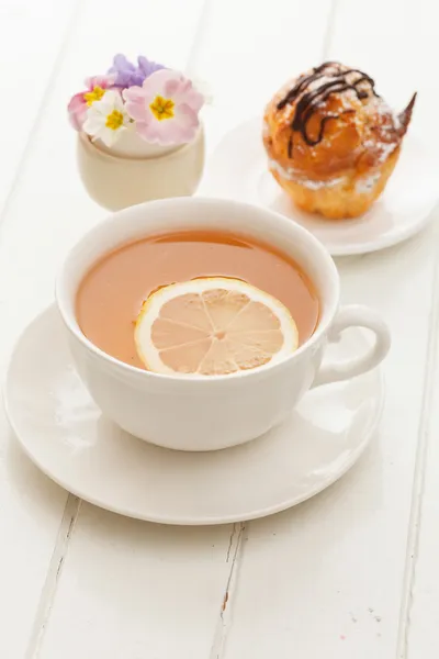 Pastel con té —  Fotos de Stock