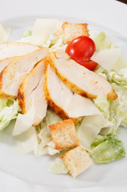 tavuklu Sezar salata