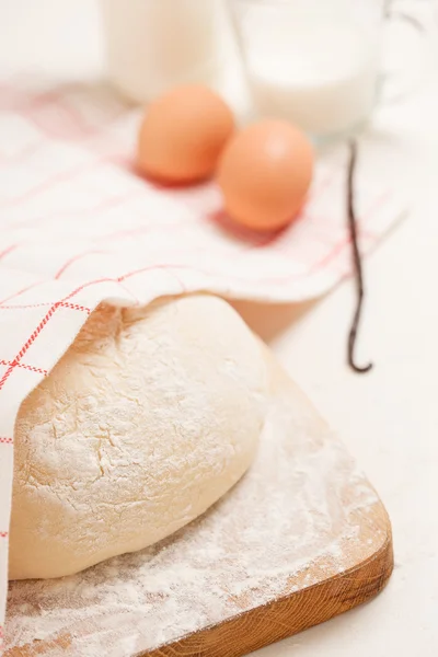 Dough on wooden board — Stock Photo, Image