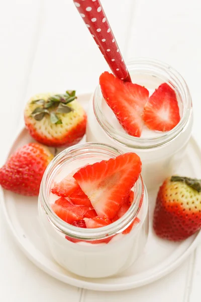 Yogurt with strawberry — Stock Photo, Image