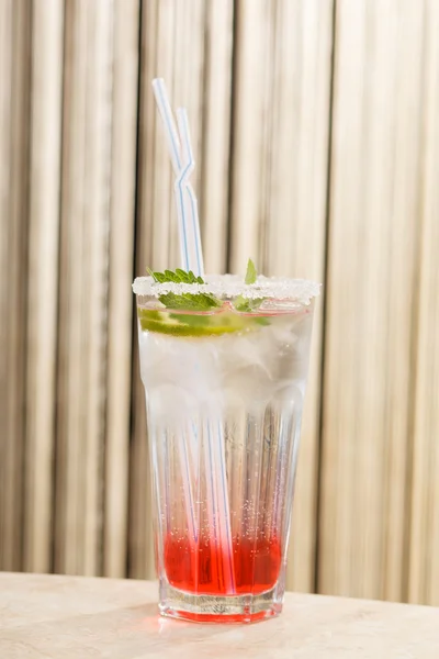 Cocktail mit Minze — Stockfoto