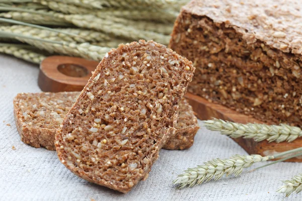 Hausgemachtes traditionelles Brot — Stockfoto