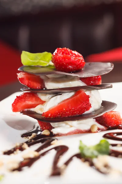 Dessert al cioccolato con fragola — Foto Stock