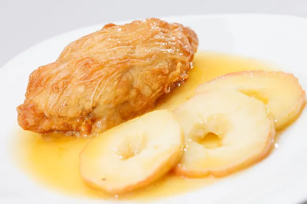 Pollo con mela — Foto Stock