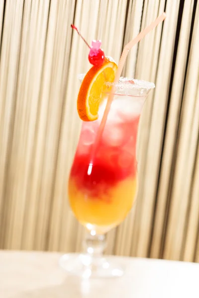 Cocktail met sinaasappel — Stockfoto