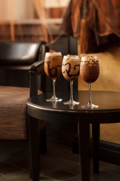 Café helado frío con chocolate —  Fotos de Stock