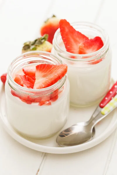 Yogurt with strawberry — Stock Photo, Image