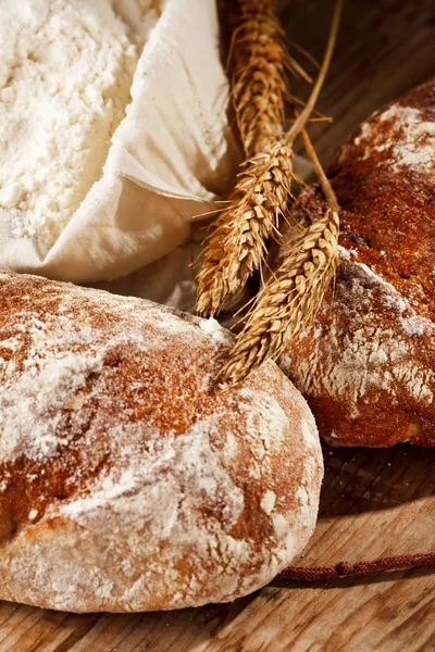 Свіжий хліб на столі — стокове фото