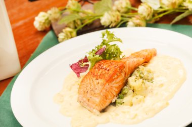 sebzeli somon bifteği