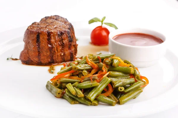 Grillezett steak zöldségekkel — Stock Fotó