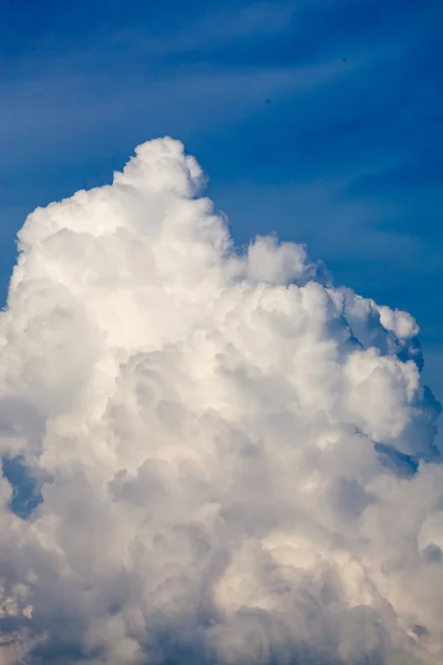 雲と青い空 — ストック写真