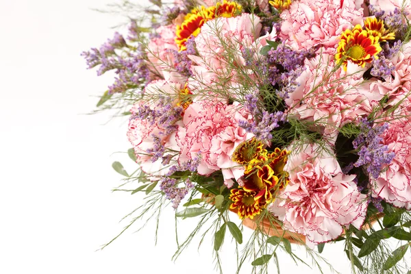 Bonitas flores en la cesta —  Fotos de Stock