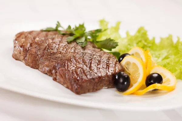 Gegrilltes Rindersteak — Stockfoto