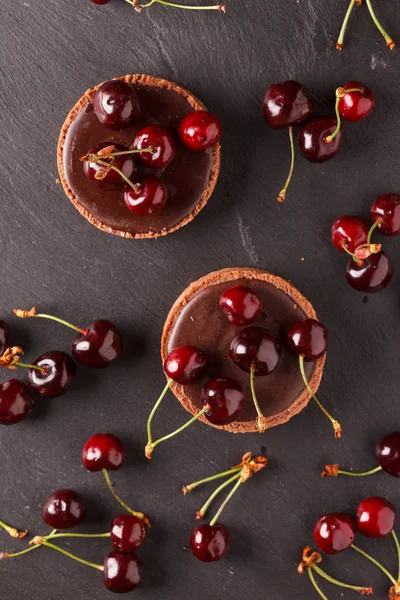 Čokoládový dortík s cherry — Stock fotografie