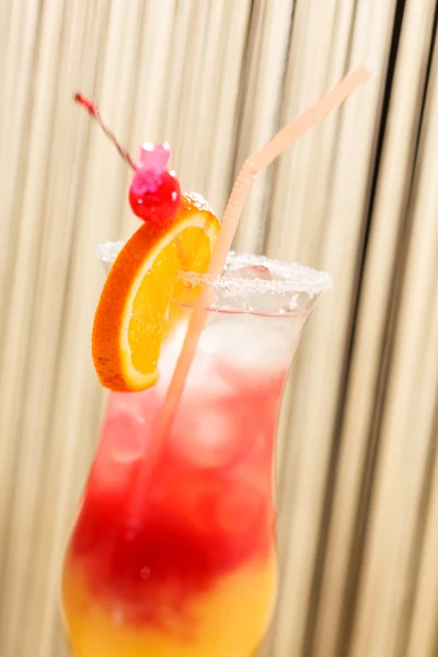 Cocktail com laranja — Fotografia de Stock