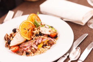 portakal tavuk salatası