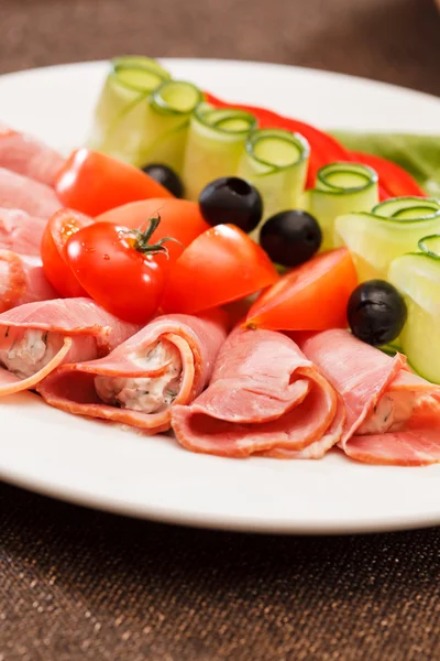 Aperitivo de carne com legumes — Fotografia de Stock