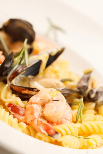 Mňam italské těstoviny s mořskými plody — Stock fotografie