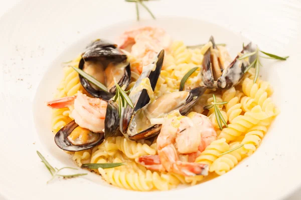 Deliciosa pasta italiana con mariscos Fotos De Stock