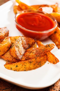 soslu kızarmış patates