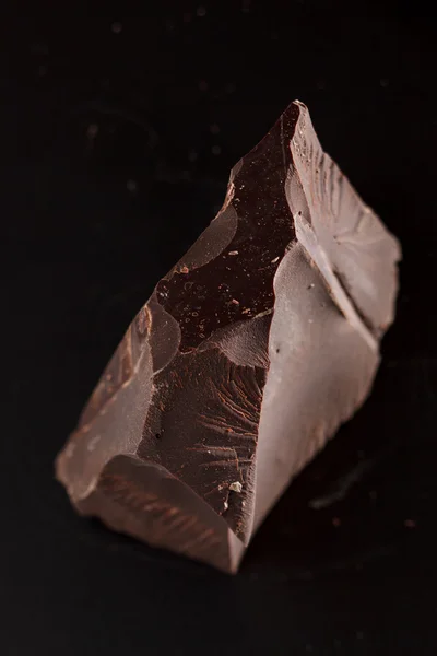 Schokolade auf schwarzem Hintergrund — Stockfoto