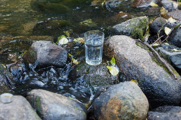 Чистая вода (здоровая концепция ) — стоковое фото