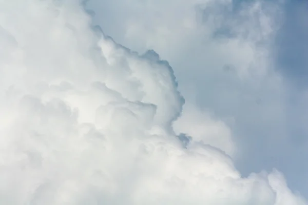 Cielo azul con nubes — Foto de Stock