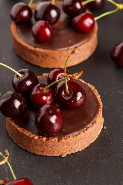 Crostata al cioccolato con ciliegia — Foto Stock