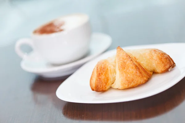 Morning coffee with croissant — Stock Photo, Image