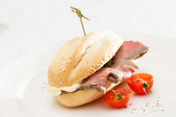 Hambúrguer com carne — Fotografia de Stock