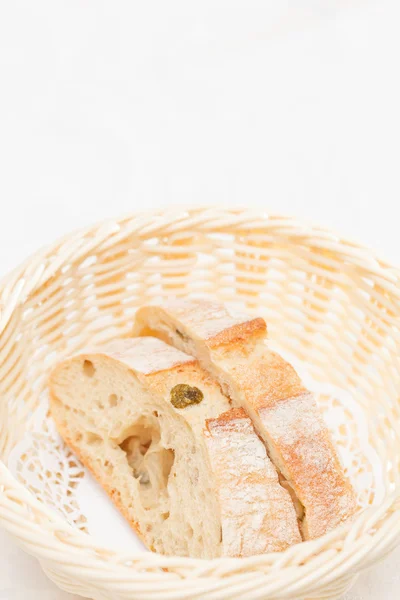Cesta com pão — Fotografia de Stock