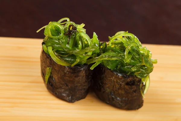 Japanese fresh maki sushi with chuka salad — Stock Photo, Image