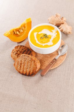 kremalı balkabağı çorbası