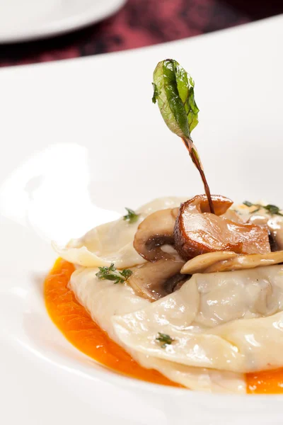 Ravioli with mushroom — Stock Photo, Image