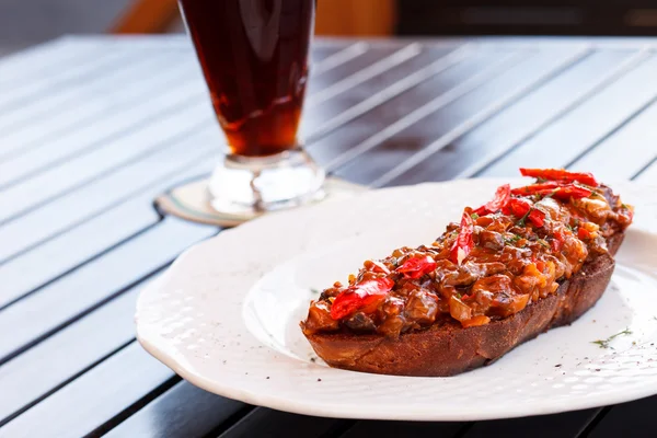 Toast mit gebratenem Gemüse — Stockfoto