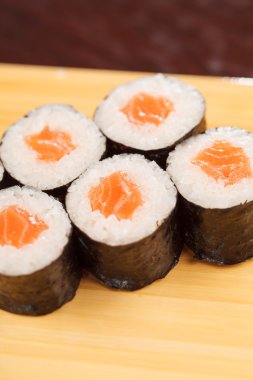 geleneksel sushi