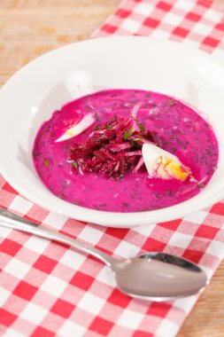 pancar ile soğuk sebze çorbası