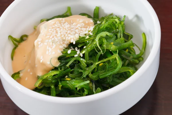 Chuka seaweed salad garnished with sesame seeds — Stock Photo, Image