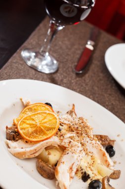 turuncu ve Tavuk salatası