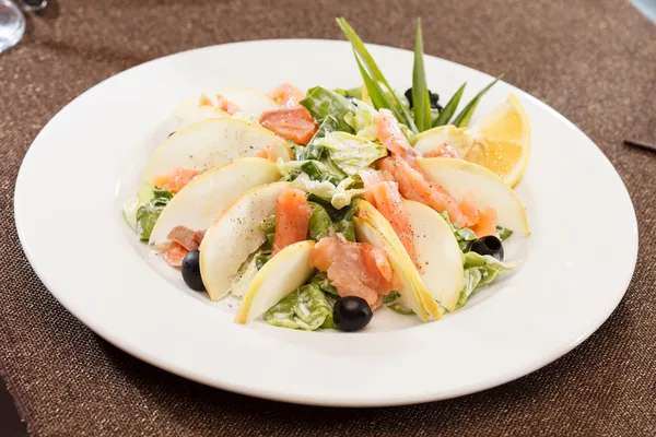 Insalata con salmone — Foto Stock