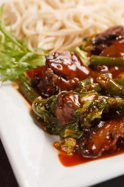 Udon mit Fleisch und Gemüse — Stockfoto