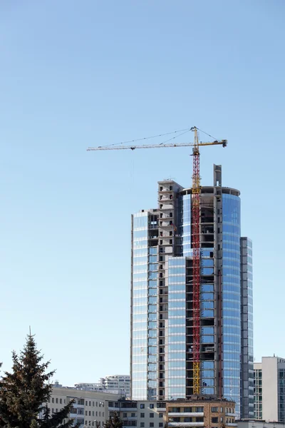 Edifício alto em construção — Fotografia de Stock