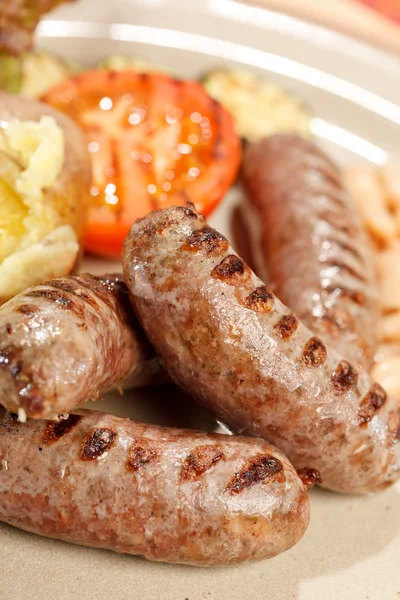 Sausages with grilled vegetables — Stock Photo, Image