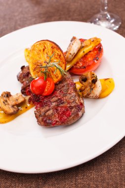 patates ile ızgara biftek