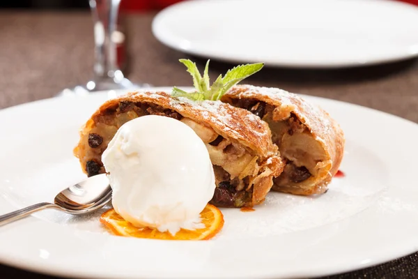 Strudel de maçã — Fotografia de Stock