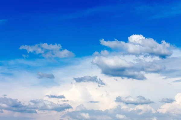 Bewolkte lucht — Stockfoto